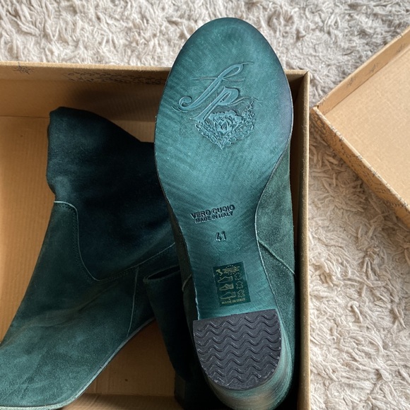 New Dakota Heel Boots - Picture 2 of 4